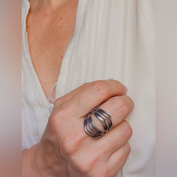 NWT Silver Stainless Steel Ring, Unisex Geometric Laser Cut Pattern Size 9 - Picture 11 of 16